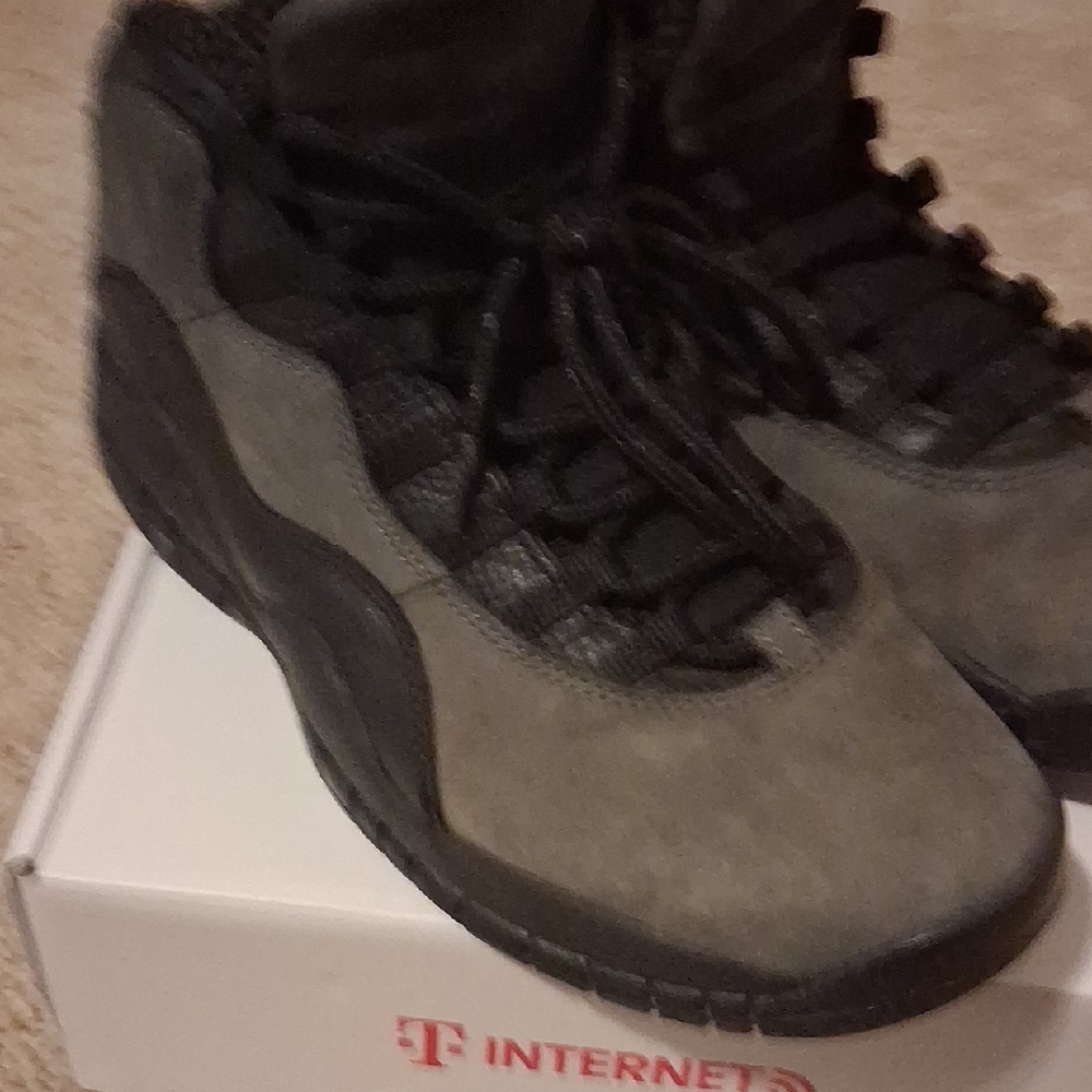 JORDAN 10S SIZE 9.5 Men's Black and Gray Sneakers